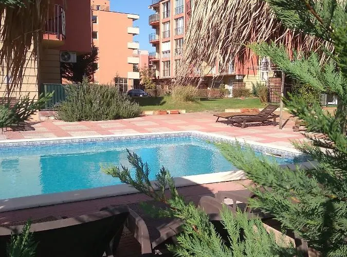 Sunny Апартамент